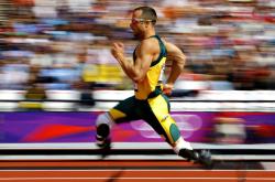 总决赛最新形势：广厦男篮高居榜首，曼联强势追赶，冠军归属成迷(广东宏远vs广厦男篮cba季后赛对决最新消息)