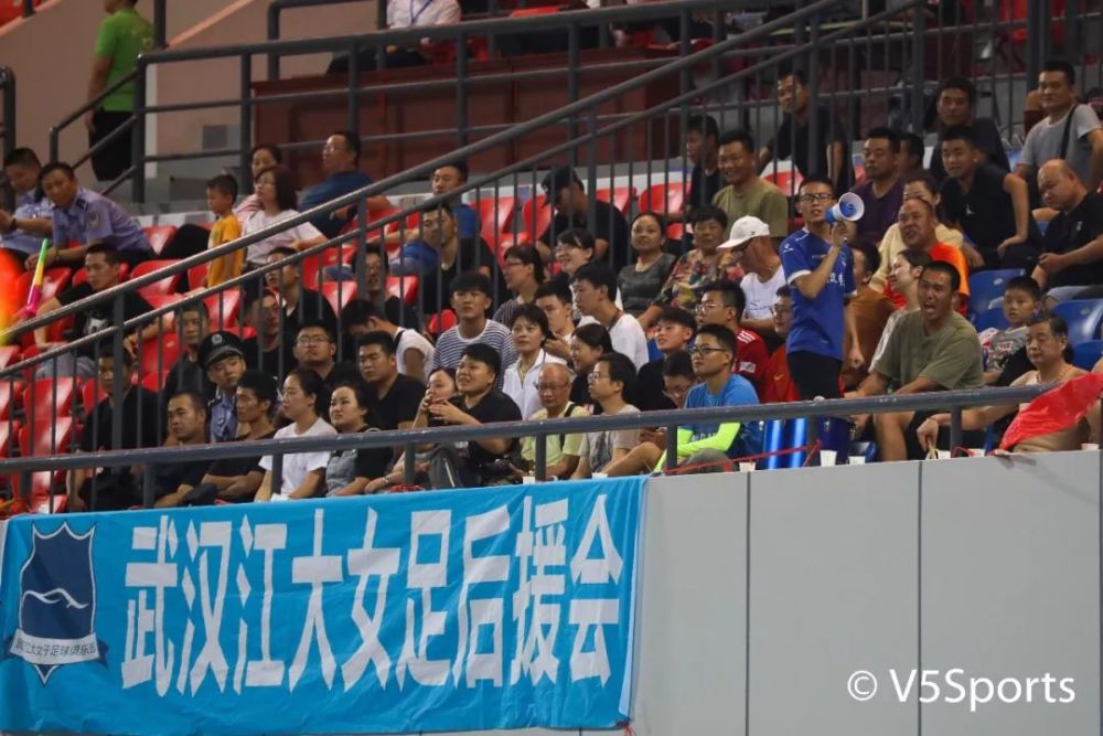 关于港足客场不敌建业，憾失胜利，战绩不状的信息