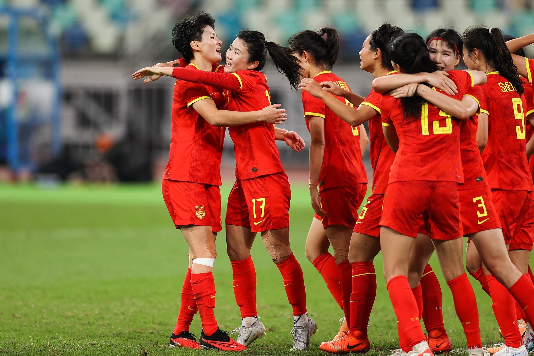 女足比拼中，中国队实力横扫对手