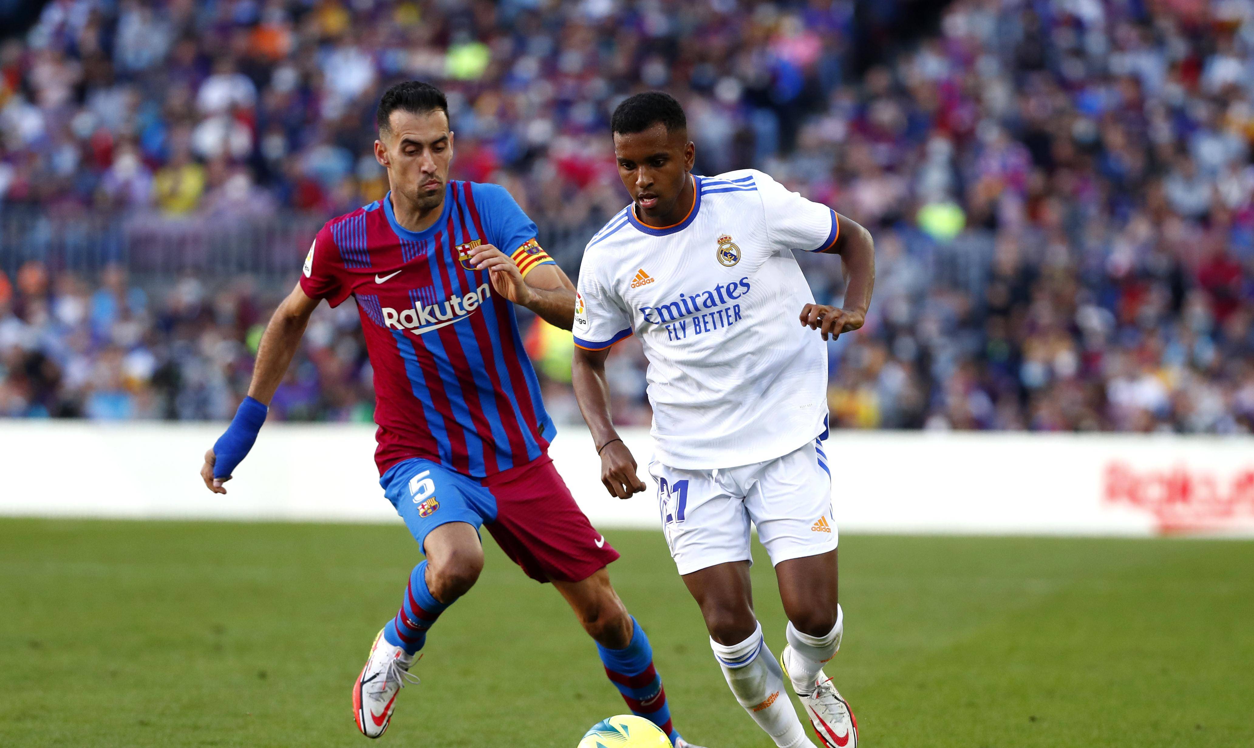 包含国王杯最新形势：巴塞罗那高居榜首，密尔沃基雄鹿强势追赶，冠军归属成迷的词条